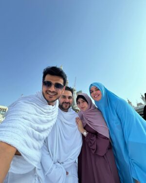 Kanwal Aftab Instagram - Safar e Ishq ♥️🕋✨ 

Ihram : @erada_byamber 

#zulqarnainsikandar #zulqarnainarmy #makkah #umrah #family