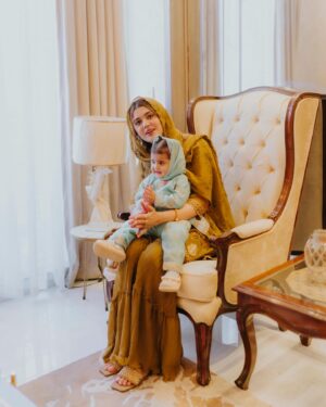 Kanwal Aftab Instagram - Jummah MUBRAK ♥️

👗 @rangoon_clothing_pk 
Aizal dress @chandtarakids 
📸 @adil_bajwa_ 

#kanwalzulqarnain #kanwalaftab #jummahmubarak #blessed #alhumdulilah