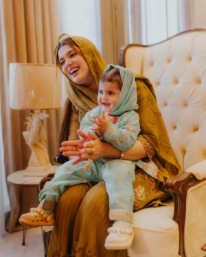 Kanwal Aftab Instagram - Jummah MUBRAK ♥️

👗 @rangoon_clothing_pk 
Aizal dress @chandtarakids 
📸 @adil_bajwa_ 

#kanwalzulqarnain #kanwalaftab #jummahmubarak #blessed #alhumdulilah