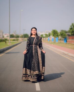 Kanwal Aftab Instagram - Me & mine 🥹♥️ 

👗 @amnaaftabofficial 
📸 @sistaclicks 

#kanwalzulqarnain #kanwalaftab #zulqarnainsikandar #blessed #foryou #alhumdulilah #couplegoals