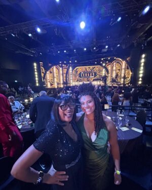 Karen Robinson Instagram - Sunday’s Legacy Awards was EVERYTHING - fun, fellowship, slick AF, highly entertaining, hugely inspiring. My heart swelled to bursting being in the midst of my incredibly beautiful and fantastically talented brothers and sisters!

Congratulations to all the recipients and to  @insight.productions, @blackisnowcanada and @cbc for a gorgeous show!

Go watch it on @cbcgem ! See how we do! PS. I got to meet Olympic gold medallist @rogers_camryn , y’all! #hammerthrow

(Credit for some photographs -  @georgepimentel1 , and credit for my wig - the kindness of @ana_sorys )

#legacyawards #blackacademy @legacyawardsca #wehere #webeenhere #fromtime