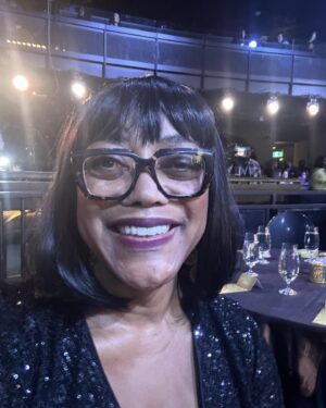 Karen Robinson Instagram - Sunday’s Legacy Awards was EVERYTHING - fun, fellowship, slick AF, highly entertaining, hugely inspiring. My heart swelled to bursting being in the midst of my incredibly beautiful and fantastically talented brothers and sisters!

Congratulations to all the recipients and to  @insight.productions, @blackisnowcanada and @cbc for a gorgeous show!

Go watch it on @cbcgem ! See how we do! PS. I got to meet Olympic gold medallist @rogers_camryn , y’all! #hammerthrow

(Credit for some photographs -  @georgepimentel1 , and credit for my wig - the kindness of @ana_sorys )

#legacyawards #blackacademy @legacyawardsca #wehere #webeenhere #fromtime