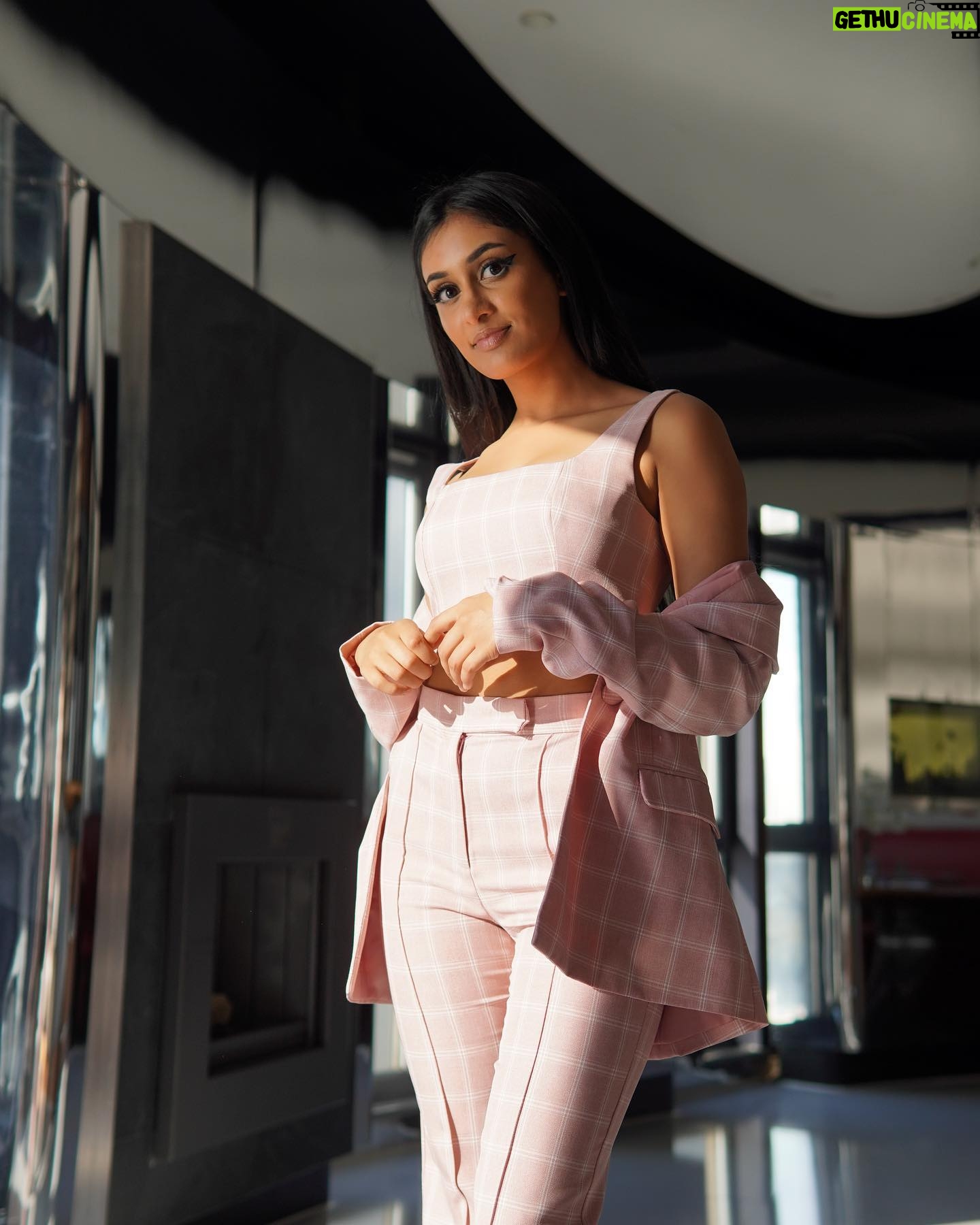 Kayla Kapoor - 3 Likes - pink girl 🌸💕
#kaylakapoor #indiangirl #browngirl #punjabigirl #outfitoftheday #bikinimodel #lingeriemodel #spicyaccountant