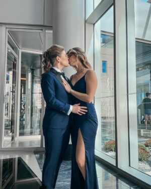 Kendra Instagram - Love is in the air 😌
.
.
.
.
.
#couplegoals #wedding #weddingfits #matching #snatched