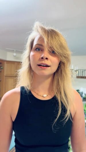 Kendra Instagram - She is still walking away… #comedy #instareels #reels #funny #prank