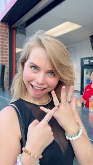 Kendra Instagram - The food at @creditunion1amp was so good it needed pick up lines 😉 @livenation #livenationpartner #comedy #reels #couplegoals