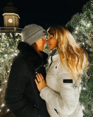 Kendra Instagram - < Christmas with you 🎄♥️🌟
Sending everyone so much love and light today 💞 grateful for every one of yall! Happy holidays to you and yours 🥰✨
.
.
.
.
.
#christmas #christmasvibes #happyholiday #couplegoals