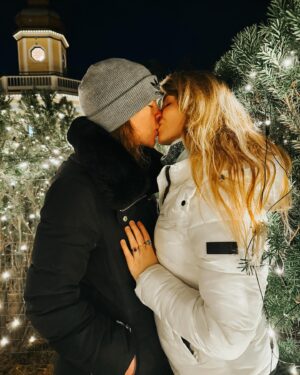 Kendra Instagram - < Christmas with you 🎄♥️🌟
Sending everyone so much love and light today 💞 grateful for every one of yall! Happy holidays to you and yours 🥰✨
.
.
.
.
.
#christmas #christmasvibes #happyholiday #couplegoals