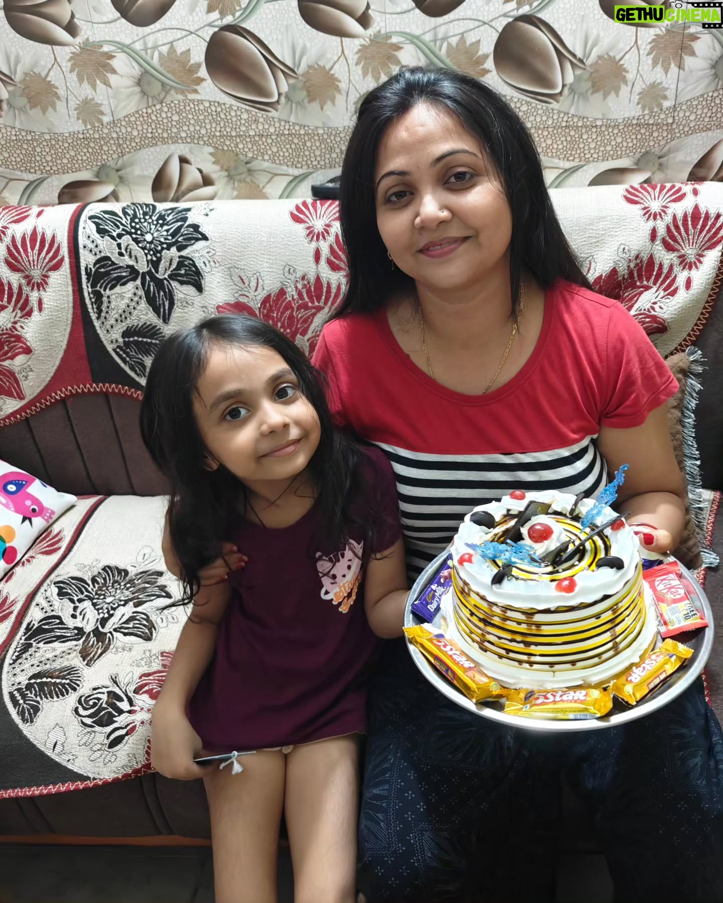 Khushboo Kamal - 10.6K Likes - Happy birthday @babylakshitta28 @kamal.soniya 🎂🥳🎉 🍰 Laughter Laughter and lots of Laughter with Family 🤣❤️🧿
P.S.--They share birthday together but they are not twins🤦
But their birthday on 30th October is a big coincidence🥰