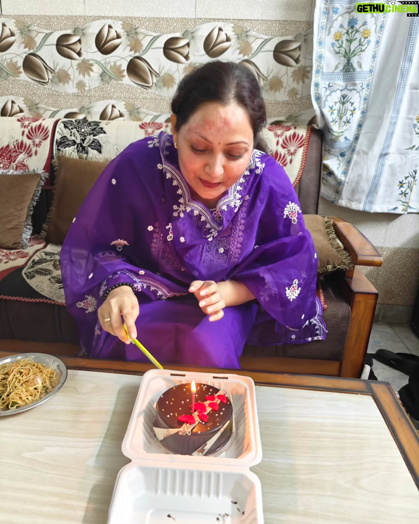 Khushboo Kamal - 10.6K Likes - Happy birthday @babylakshitta28 @kamal.soniya 🎂🥳🎉 🍰 Laughter Laughter and lots of Laughter with Family 🤣❤️🧿
P.S.--They share birthday together but they are not twins🤦
But their birthday on 30th October is a big coincidence🥰