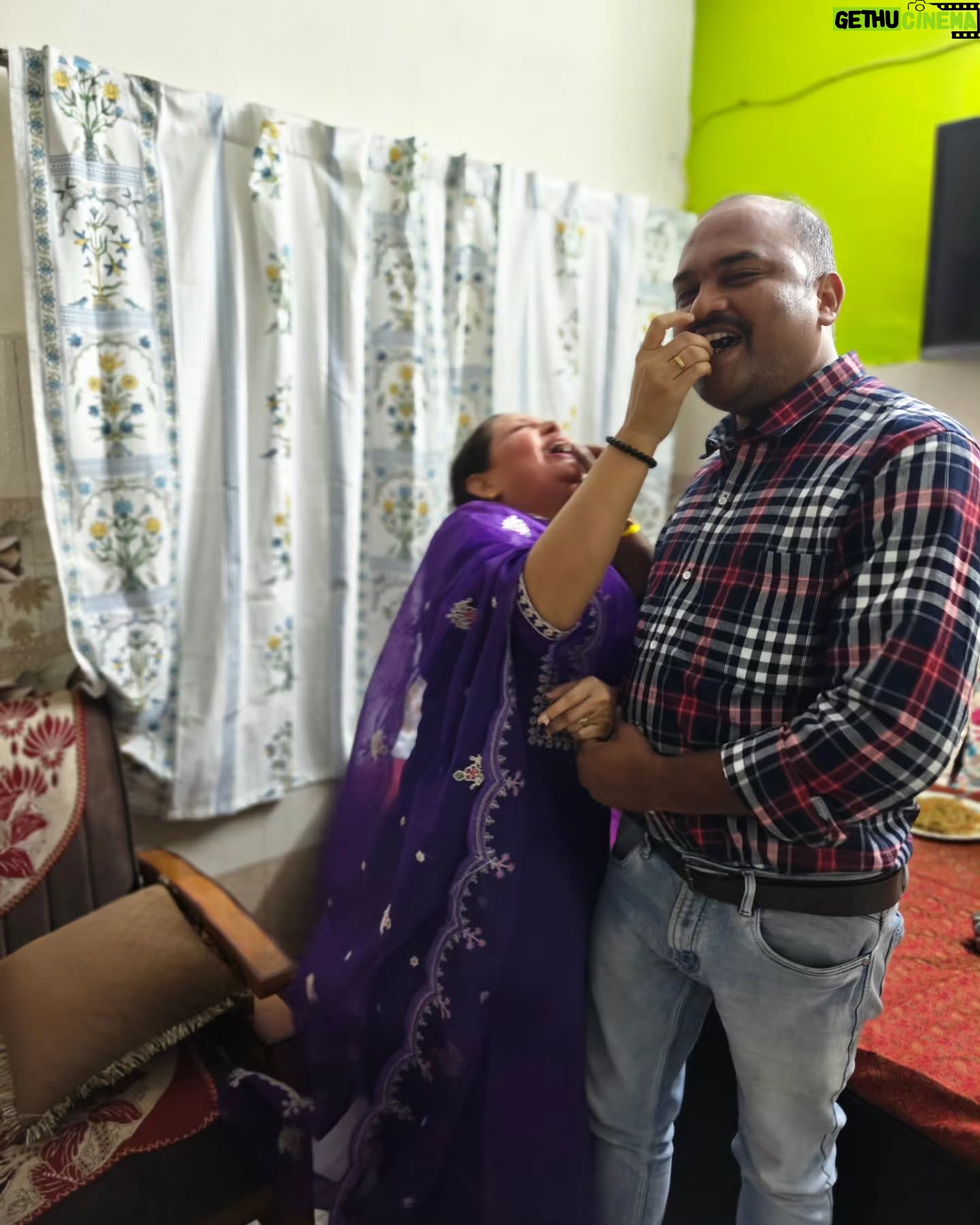 Khushboo Kamal - 10.6K Likes - Happy birthday @babylakshitta28 @kamal.soniya 🎂🥳🎉 🍰 Laughter Laughter and lots of Laughter with Family 🤣❤️🧿
P.S.--They share birthday together but they are not twins🤦
But their birthday on 30th October is a big coincidence🥰