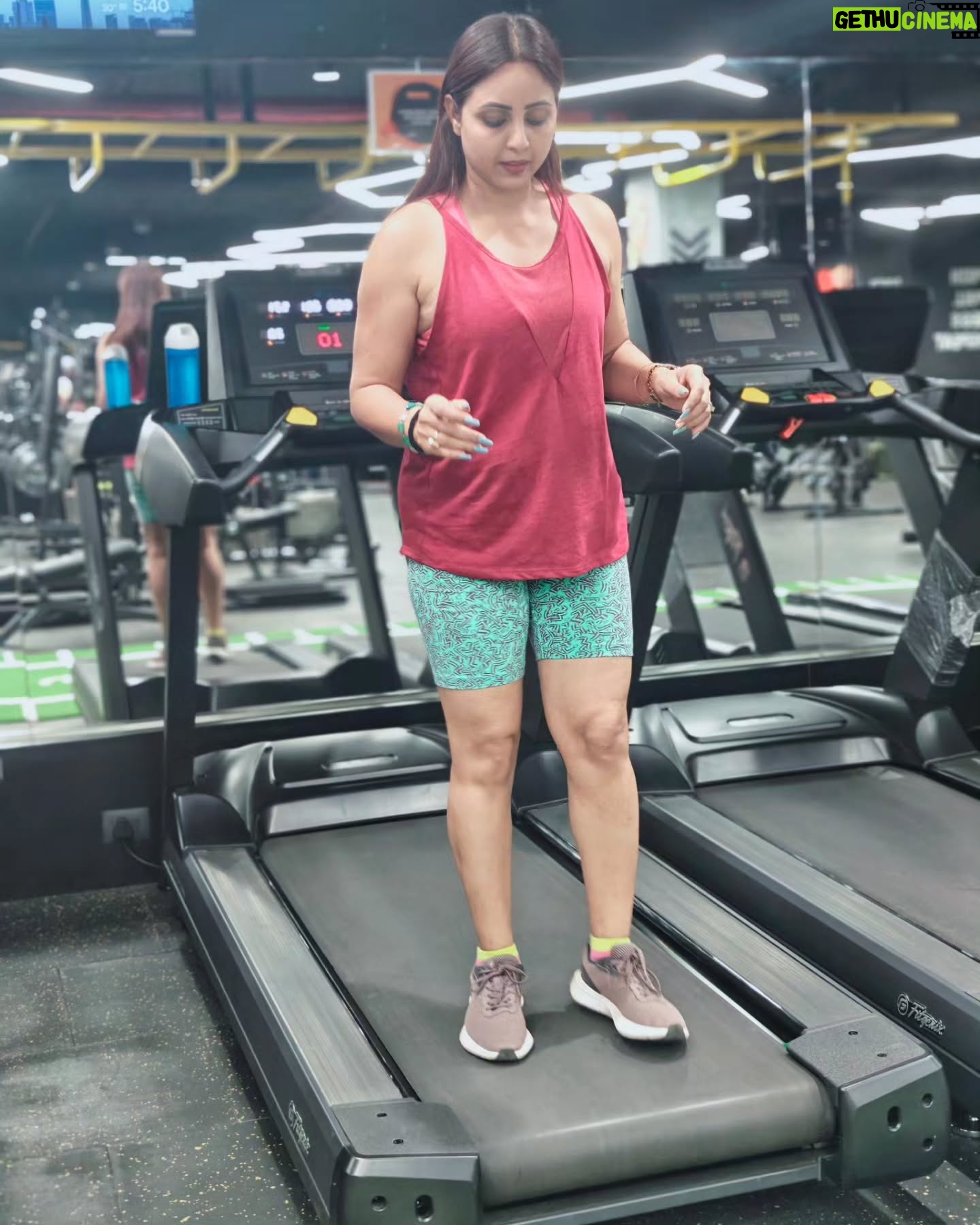 Khushboo Kamal - 12K Likes - Let's get started!