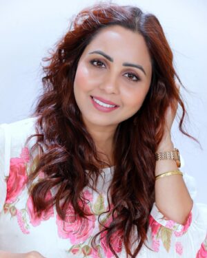 Khushboo Kamal Instagram - 🤍😊

Makeup—@self
Hair-@harshaandrakesh
Costume— @naazbynoor 
Photographer— @infocusthestudio 

#instapost #instadaily #viralpost #pic #picofday #photoshoot