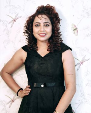Khushboo Kamal Instagram - Bhabhi ji ghar per hai...
Mon- Fri 10:30pm
Only on @andtvofficial 
Do watch new episodes from 7th October..

See me in a new AVATAR..as Never Before 👍Do Not Miss the FUN Guys! 😜 😂