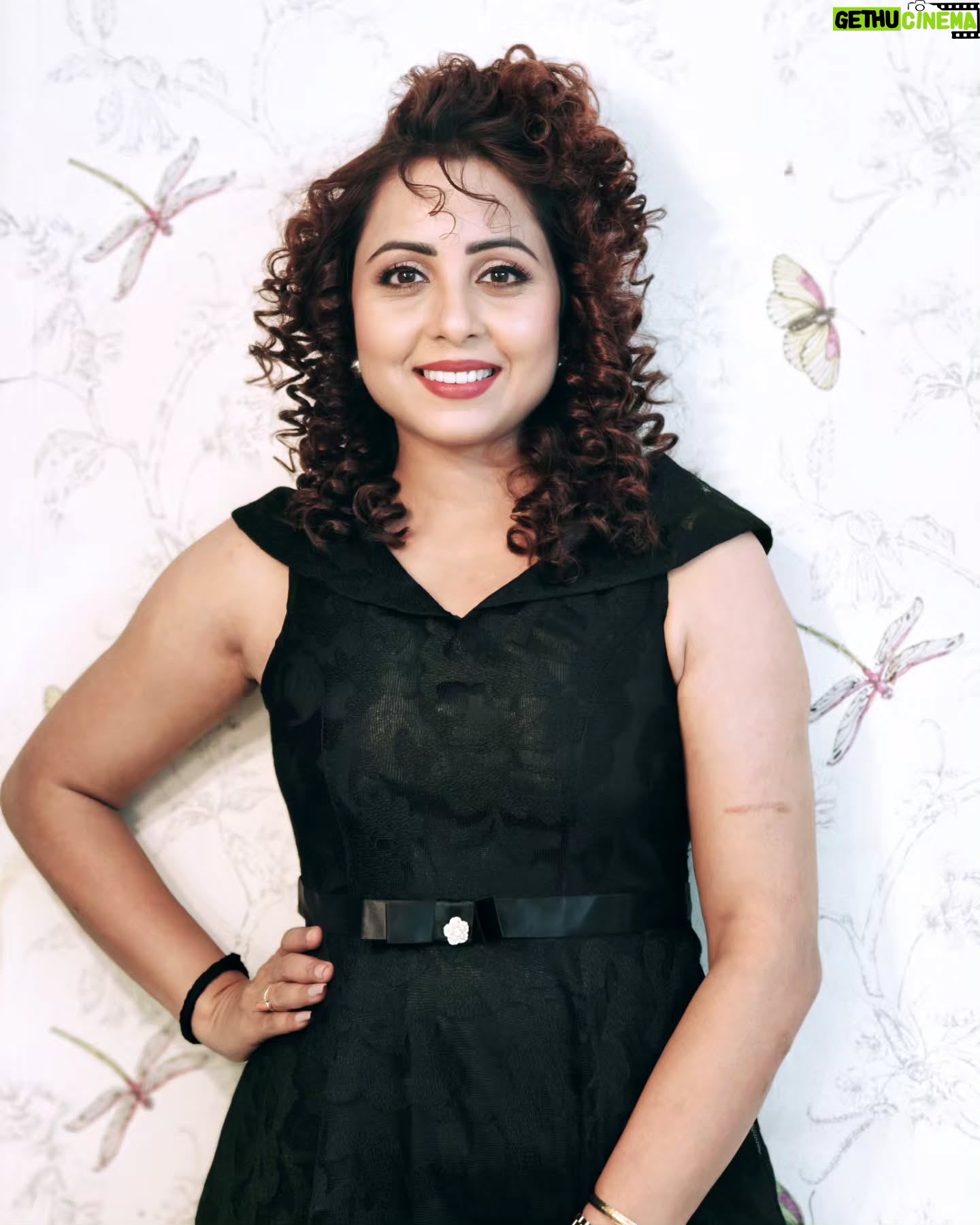 Khushboo Kamal - 14.3K Likes - Bhabhi ji ghar per hai...
Mon- Fri 10:30pm
Only on @andtvofficial
Do watch new episodes from 7th October..
See me in a new AVATAR..as Never Before 👍Do Not Miss the FUN Guys! 😜 😂