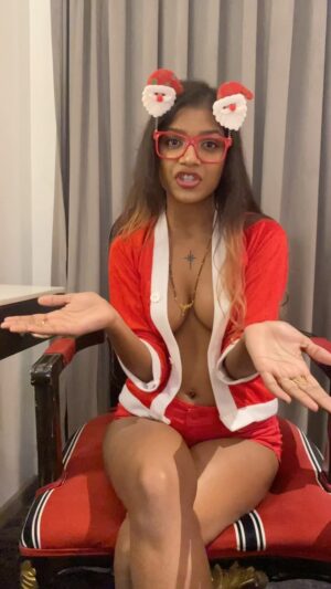 Khyati Shree Instagram - Female Santa wishing you a Merry Christmas 🎅 #merrychristmas #merrychristmas🎄 #femalesanta #merrychristmaseveryone #merrychristmas2023