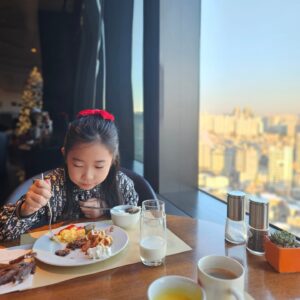 Kim Ga-yeon Instagram - .
.
YBM에서 개발한 AI가 심사하는
예선전을 치루고
본선진출..
은상 수상한 우리 하랭몬 자랑스럽다.
.
.
엄마도 중학교때 역삼동인가 선릉인가
YBM 본사에서 열렸던
영어이야기 전국대회에서 2등했었다규~

#모녀가같은대회를나갔네
#신기한일
#나도이제기억났지뭐야
#하랭몬축하해
#YBM인증시험
#JET1등급합격
#좋았어👍
#도치엄마
#이건자랑좀해야징