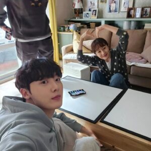 Kim Ji-soo Instagram - 안녕 금애연~ 안녕 가족X멜로. 
소중하고 행복했다. 💌❤️ 

⭐️ 가족X멜로를 사랑해주신 모든분께 깊은 감사를 드립니다. 
  이 세상 모든 가족이 행복하길 바라며. 🙏

#가족x멜로 #jtbcdrama