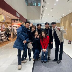 Kim Ji-soo Instagram - 안녕 금애연~ 안녕 가족X멜로. 
소중하고 행복했다. 💌❤️ 

⭐️ 가족X멜로를 사랑해주신 모든분께 깊은 감사를 드립니다. 
  이 세상 모든 가족이 행복하길 바라며. 🙏

#가족x멜로 #jtbcdrama