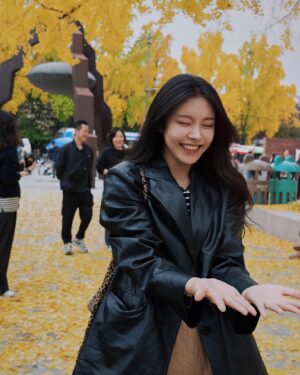 Kim Na-young Instagram - 가을 진짜 끝😿