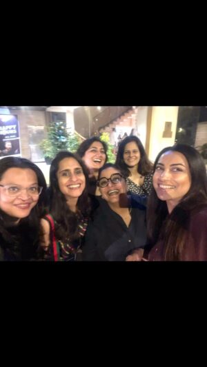Kshitee Jog Instagram - My girls for life ❤️ 
Missing 
@santamruta 
@adsarangdhar 
@mamtayashica 

This one's for you #priyankashah 

In frame 
@kshiteejog 
@manava.naik 
@rush_me_not3008 
@vishakhagokhale 
@mugdha_karnik