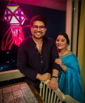 Kshitee Jog Instagram - पाटील, पाटलीण आणि व्यंकू! 

दिवाळीच्या फसक्लास शुभेच्छा! 🪔❤️

#happydiwali #fussclass