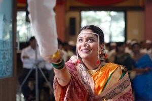 Kshitee Jog Instagram - ११ वर्षांपुर्वी जगातली सगळ्यात भारी गोष्ट घडली! 
या येड्या पाटलाला त्याची शहाणी पाटलीण मिळाली! 

तुला तर माहितीच आहे @kshiteejog आपलं लय खुळ्यागत प्रेम आहे… ❤️🤗

गाणं पण तेच आहे… 
(या गाण्यावर पटली राव! 🤣) 

#happyanniversary