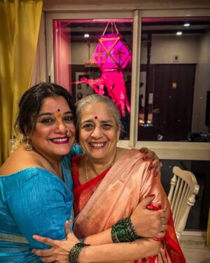 Kshitee Jog Instagram - Fussclass family barobar Fussclass diwali🙏🏽🙏🏽🙏🏽🪔🪔🪔🪔
#lights #ilovefestivalseason #diwali #diwalivibes #family #friends #