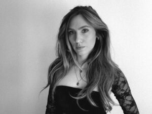 Lara Pictet Instagram - Blessings in motion 🩶🖤