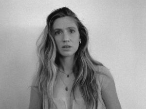 Lara Pictet Instagram - Blessings in motion 🩶🖤