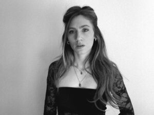 Lara Pictet Instagram - Blessings in motion 🩶🖤