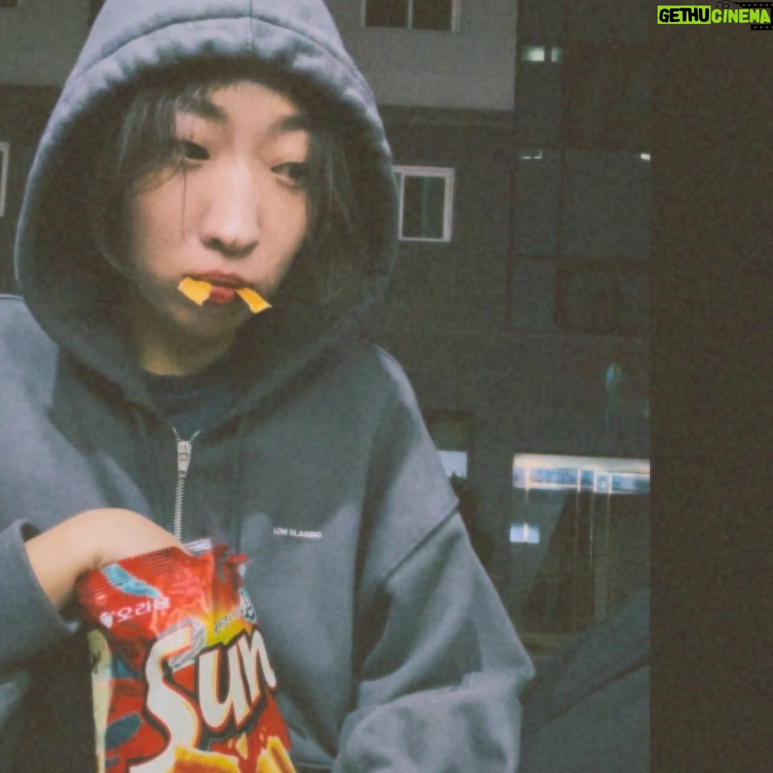 Lee Han-byeol - 4.9K Likes - 🌌