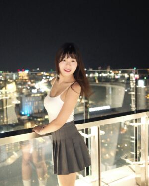 Li Chun Cho Instagram - -燈火通明的都市裡
好像越來越難看到星星💫
但夜景還是不錯的🌛
