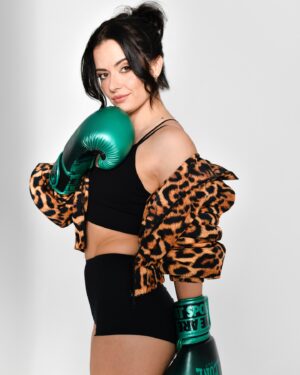 Lola Instagram - A box biztosan marad az életemben. 🥊✨ Köszönöm @myrtustyle_85 , hogy életem  minden fontos állomását megörökíted🙏🏼