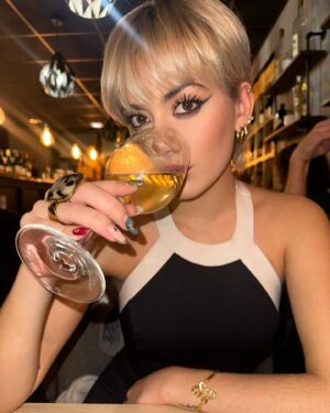 Lola Antolinos Instagram - Un peu de vin ? 
@99saveurs