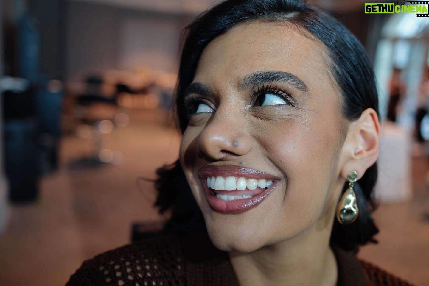 Madeleine Madden - 5.4K Likes - Oi Brazil! 🇧🇷
Day 1 of @ccxpoficial festivities
I’m beyond thrilled to be in beautiful Brazil and to meet you all tomorrow at Comic-Con!
We’ve got some exciting Season 3 news to share…
Glam: @jaquevibeauty @vankemibeauty
#thewheeloftime #comiccon