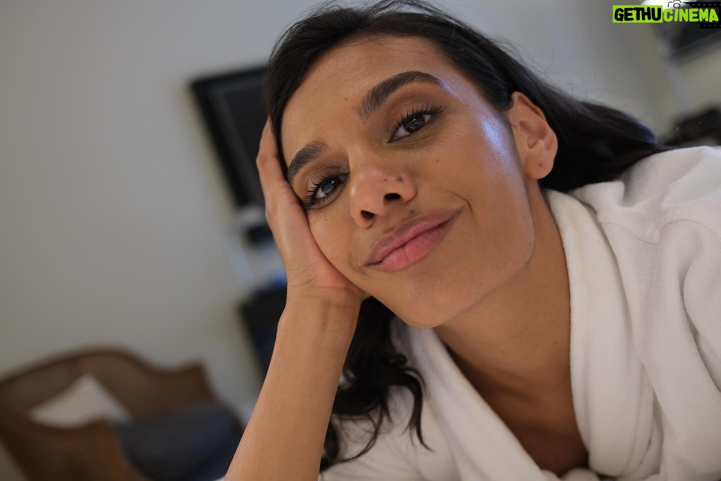 Madeleine Madden - 5.4K Likes - Oi Brazil! 🇧🇷
Day 1 of @ccxpoficial festivities
I’m beyond thrilled to be in beautiful Brazil and to meet you all tomorrow at Comic-Con!
We’ve got some exciting Season 3 news to share…
Glam: @jaquevibeauty @vankemibeauty
#thewheeloftime #comiccon