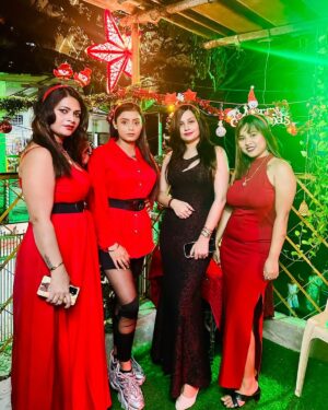 Malvika Tomar Instagram - Christmas vibes 🌲🎄🎅
.
.
.
.
.
#marrychristmas #christmas #sentalook #boldandbeautiful #redvelvet #christmasdecor #christmastime #christmasdecorations #naturalbeauties #instalike #likes4likes