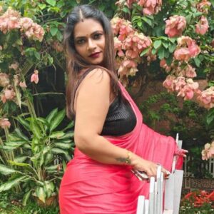 Malvika Tomar Instagram - Maturity is when you realise:) कोई पाने को तरस गया किसी को मिल गया तो कदर ही नहीं | .
.
.
.
.
.
#malvi #life #instagood #explore #beauty #lifestyle #pinksaare #photooftheday #goodvibes #instagram #saarelove #photography #indiapictures #saare