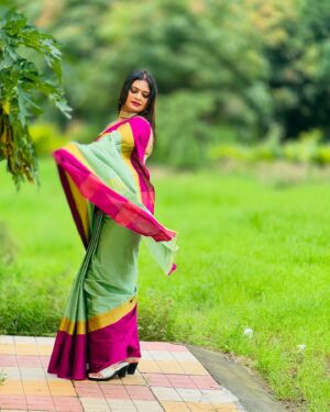 Malvika Tomar Instagram - Khud ki sunti hu or apni rah khud chunti hu 🙌🙏
.
.
.
.
.
#malvikatomar #throwback #monday #saarelove #promotion #connect #collaborations #sareelook #behappy #alwaysandforever #lovestatus #sareefashion