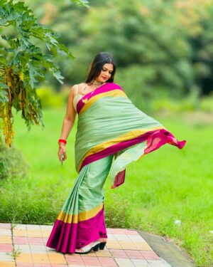 Malvika Tomar Instagram - Khud ki sunti hu or apni rah khud chunti hu 🙌🙏
.
.
.
.
.
#malvikatomar #throwback #monday #saarelove #promotion #connect #collaborations #sareelook #behappy #alwaysandforever #lovestatus #sareefashion