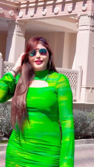 Mamta Rai Instagram - प्यासे लोग ही शबनम् पसंद करते हैं —
.
.#90hitsong 
#explore #instagood #instagram #instalike #reels #queenofkashi
