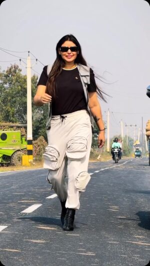 Mamta Rai Instagram - अहंकार भी आवश्यक हैं —
 जब 
बात अधिकार ,चरित्र, और सम्मान की हो —
.
.
#mamtareels #mamtarai46 #mamtarai #instabeauty #instalike #instagram #instagood #instafashion #reels #queenofkashi