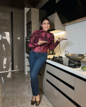Mamta Rai Instagram - छुपा लो तुम मुझे अपनी सांसो में --
 कोई अगर पूछ ले तो कह देना ये मेरी ज़िन्दगी हैं --