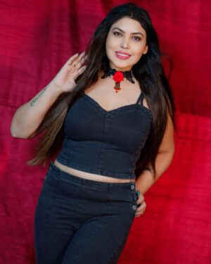 Mamta Rai Instagram - MamtaRai new photoshoot-
.
हाथ थाम के रखना मेरा,
 मुझे साबित करना हैं-
 की 
हर मर्द एक जैसा नहीं होता—
.
.
#mamtarai46 #mamtarai #photoshoot
