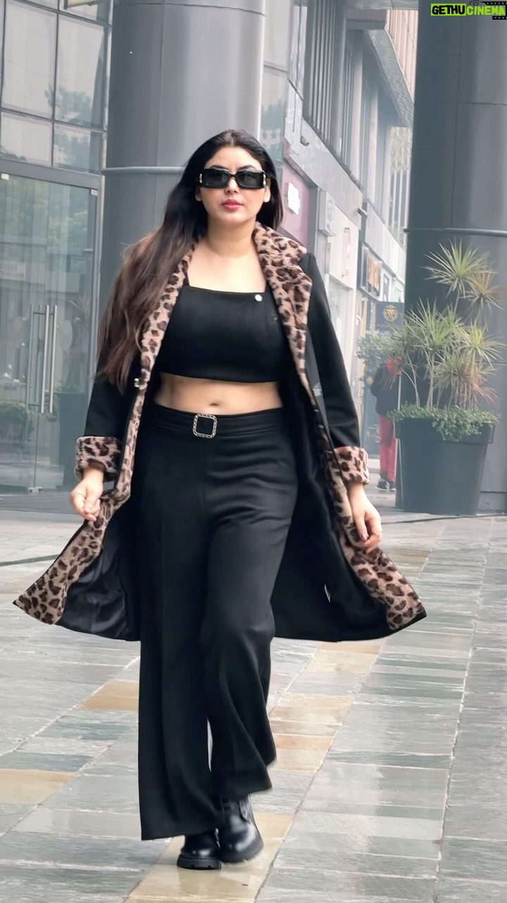 Mamta Rai - 7.9K Likes - मेरा एक ही वसूल हैं , चाहने वालों से दूरी बनाओ ---
और जलने वालों से नज़दीकी --
तुम्हें कामयाब बनाने में जलने वाले लोगों का सबसे बड़ा योगदान होता हैं -
जब भी समय मिले तो इन्हे बिच बिच में सम्मानित करते रहिए --#mamtaraithoughts
#newyear
#mamtarai46
#queenofkashi
#instafashion
#winterfashion
#instareels #reels #instagram #instafamous #instagood #instalikes