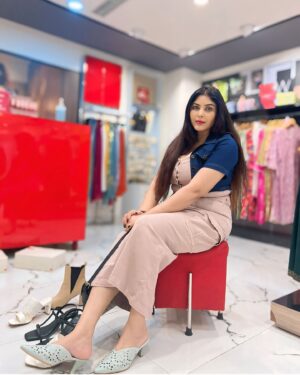 Mamta Rai Instagram - अगर बीमार ज़्यादा ही हो तो—
 प्यार कर लो—
ठीक हो जाओगे—
 अब डॉ के बस में नहीं —
 की 
तुम्हें ठीक कर पायेंगे—
#mamtarainewlook 
#mamtaraiwinterlook
#queenofkashi
#mamtarainewphoto 
#fb
#FBPage