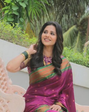 Manasi Salvi Instagram - Happiness 💕

Thank you @siddharttha_vankar..Love the Saree ❤️
#ghumhaikisikeypyaarmeiin @shaikafilms 
@cockcrowandshaika_ent 

Pic courtesy @creative_titu_01 
Hairstylist @yasmeenkhan78666
