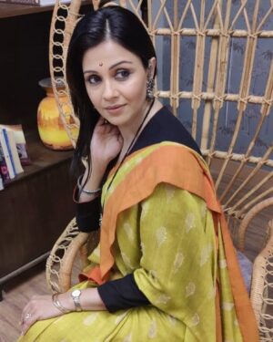 Manasi Salvi Instagram - Yellow vibes 💛

#ghumhaikisikeypyaarmeiin

Hairstylist @yasmeenkhan78666