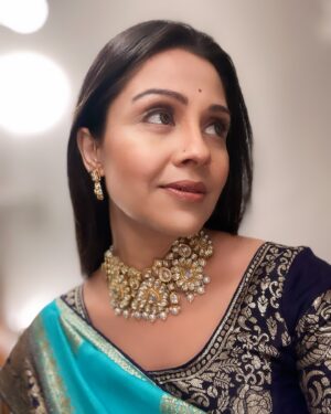 Manasi Salvi Instagram - Love & Light 🪔
#ShubhaDeepavali

Hairstylist: @yasmeenkhan78666 ❤️